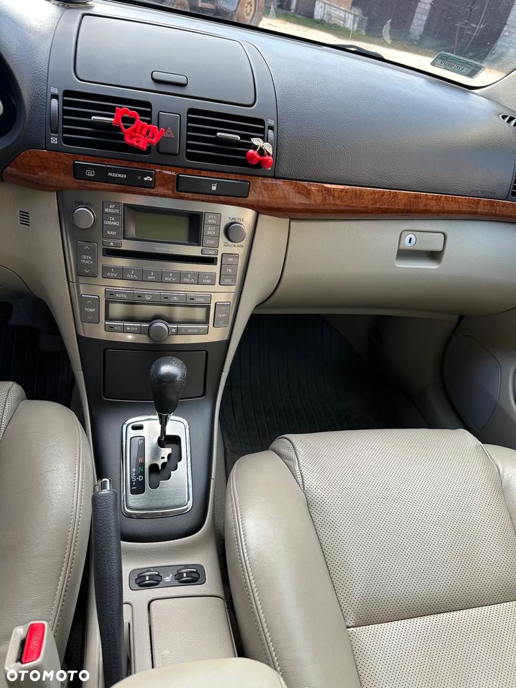 Toyota Avensis - 21
