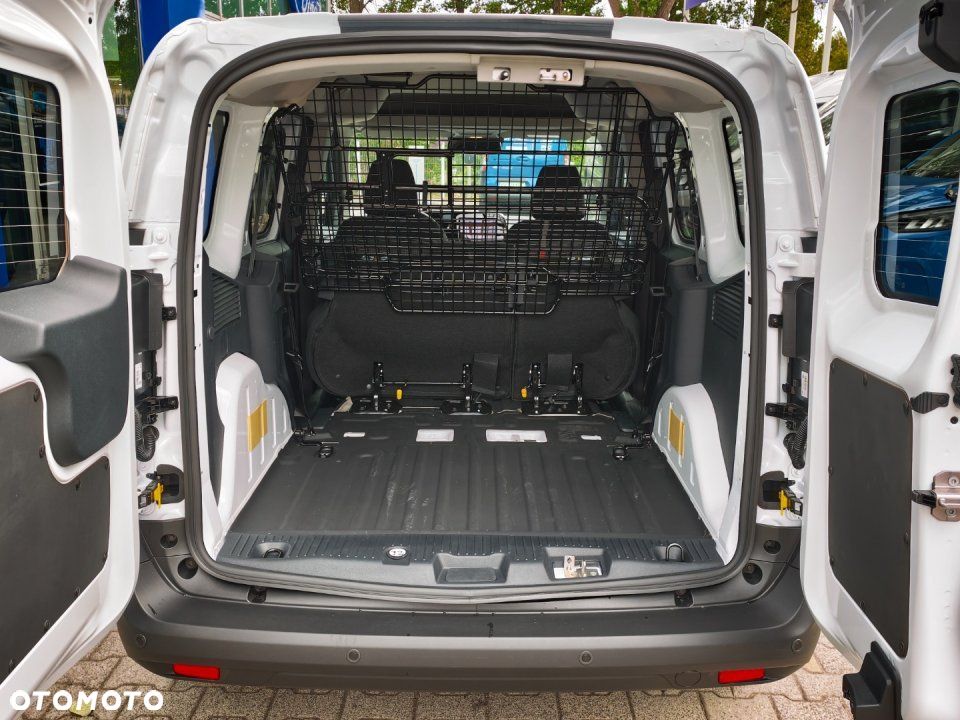Ford Transit Courier - 17