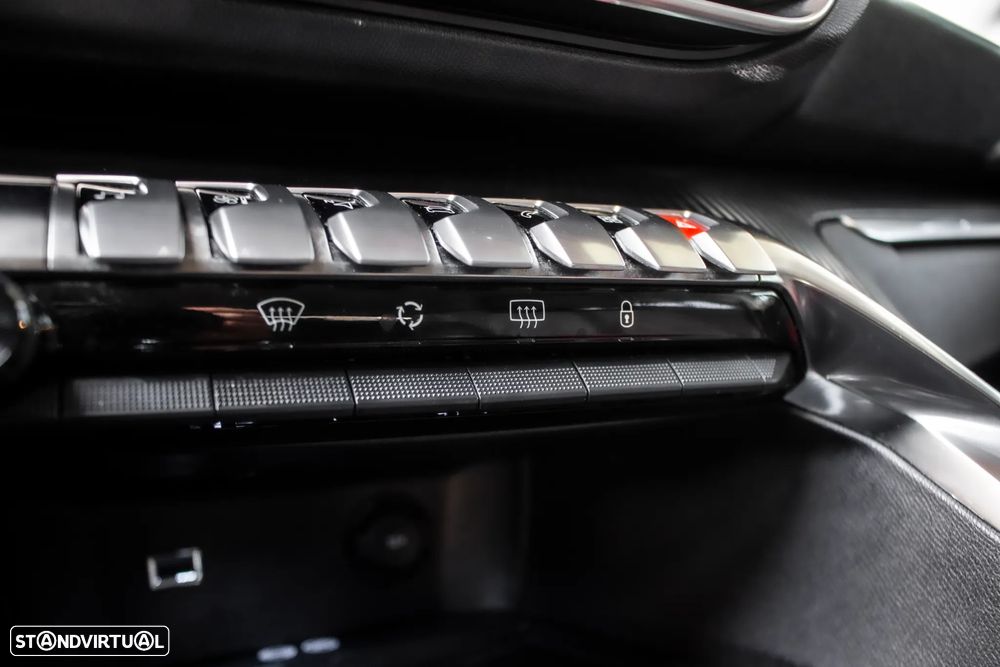 Peugeot 3008 1.2 PureTech Allure Pack EAT8 - 24