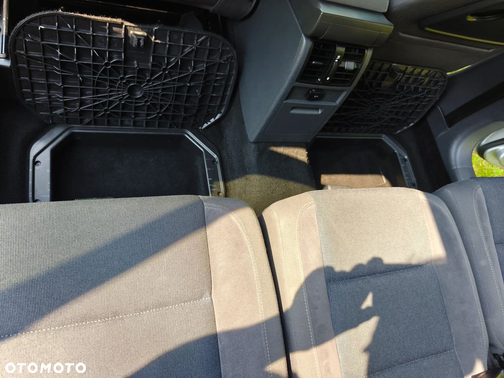 Volkswagen Touran 2.0 TDI DPF STYLE - 8