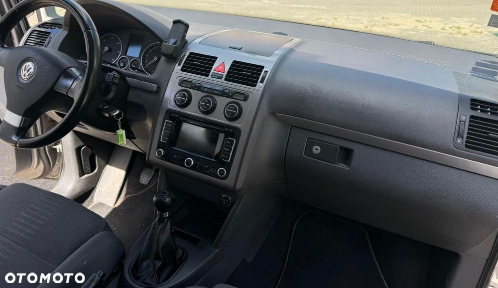 Volkswagen Touran - 8