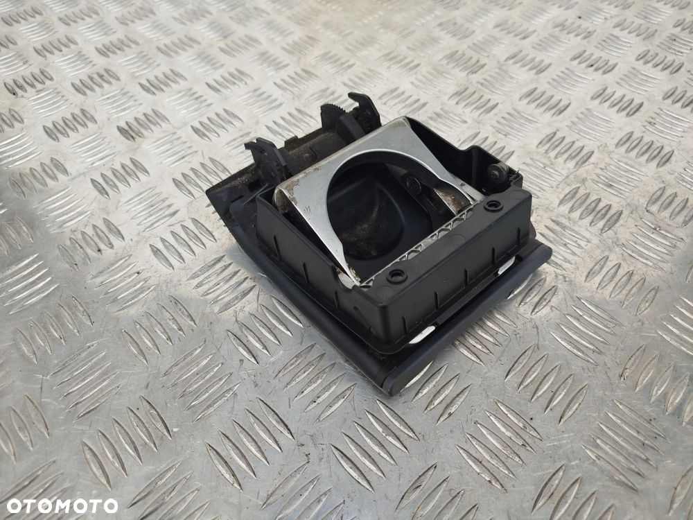 UCHWYT NA KUBEK SCANIA - 4