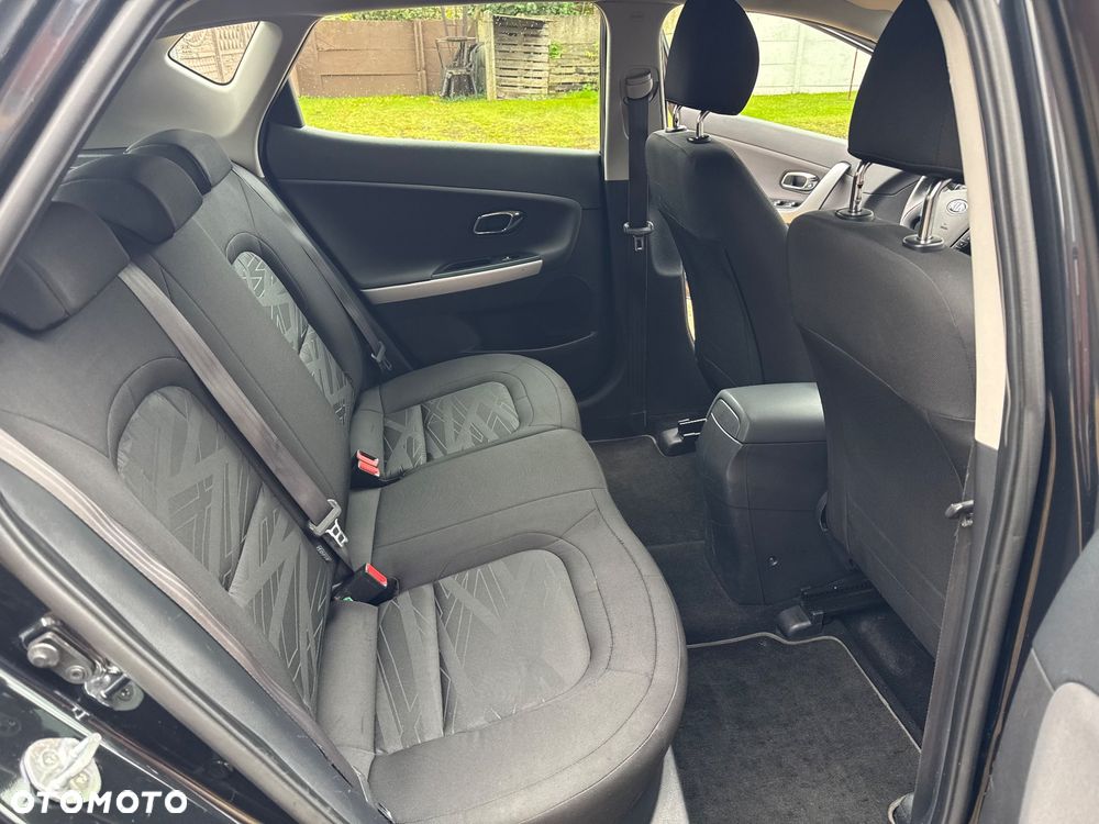 Kia Ceed - 12