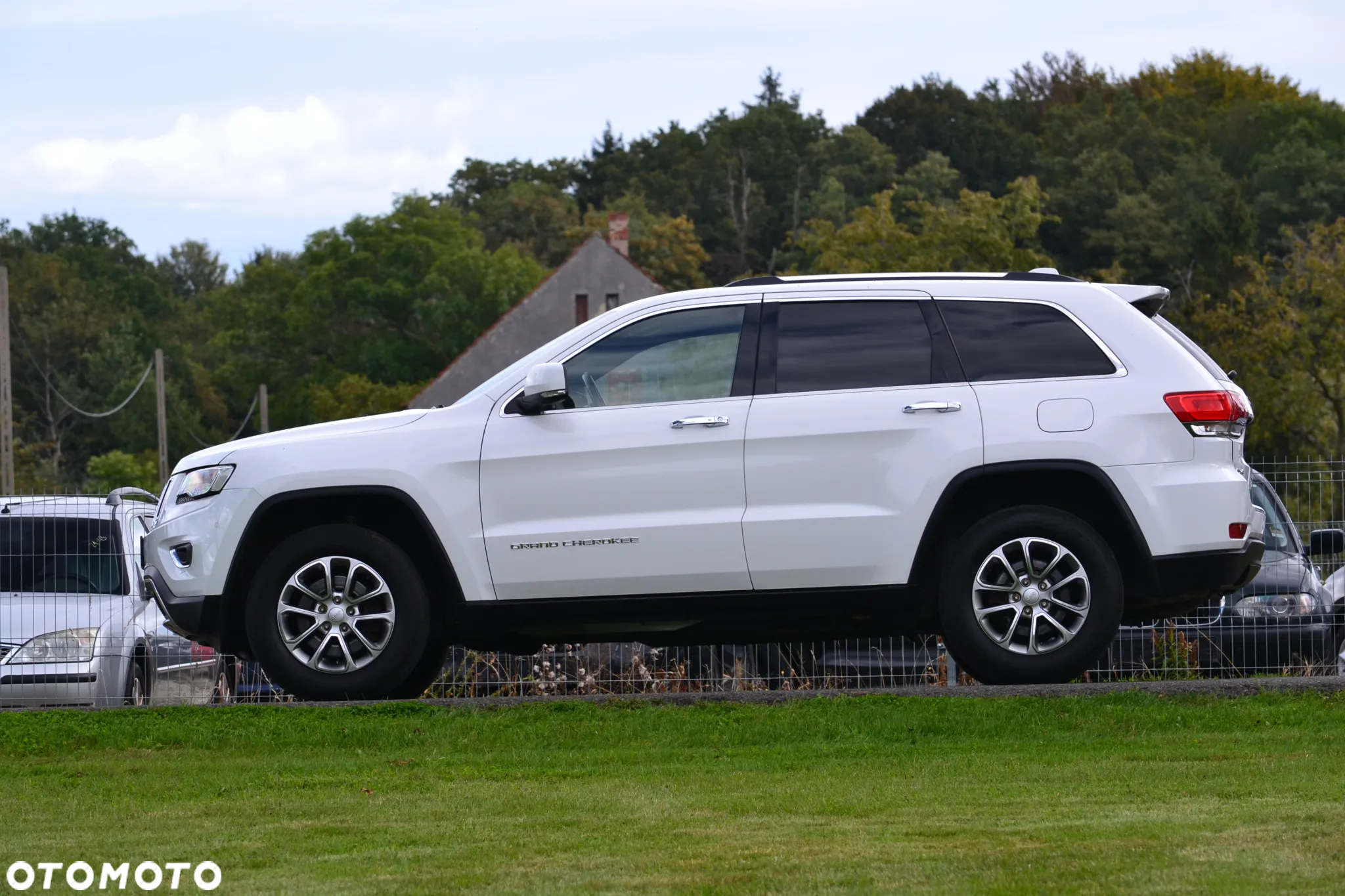 Jeep Grand Cherokee - 16