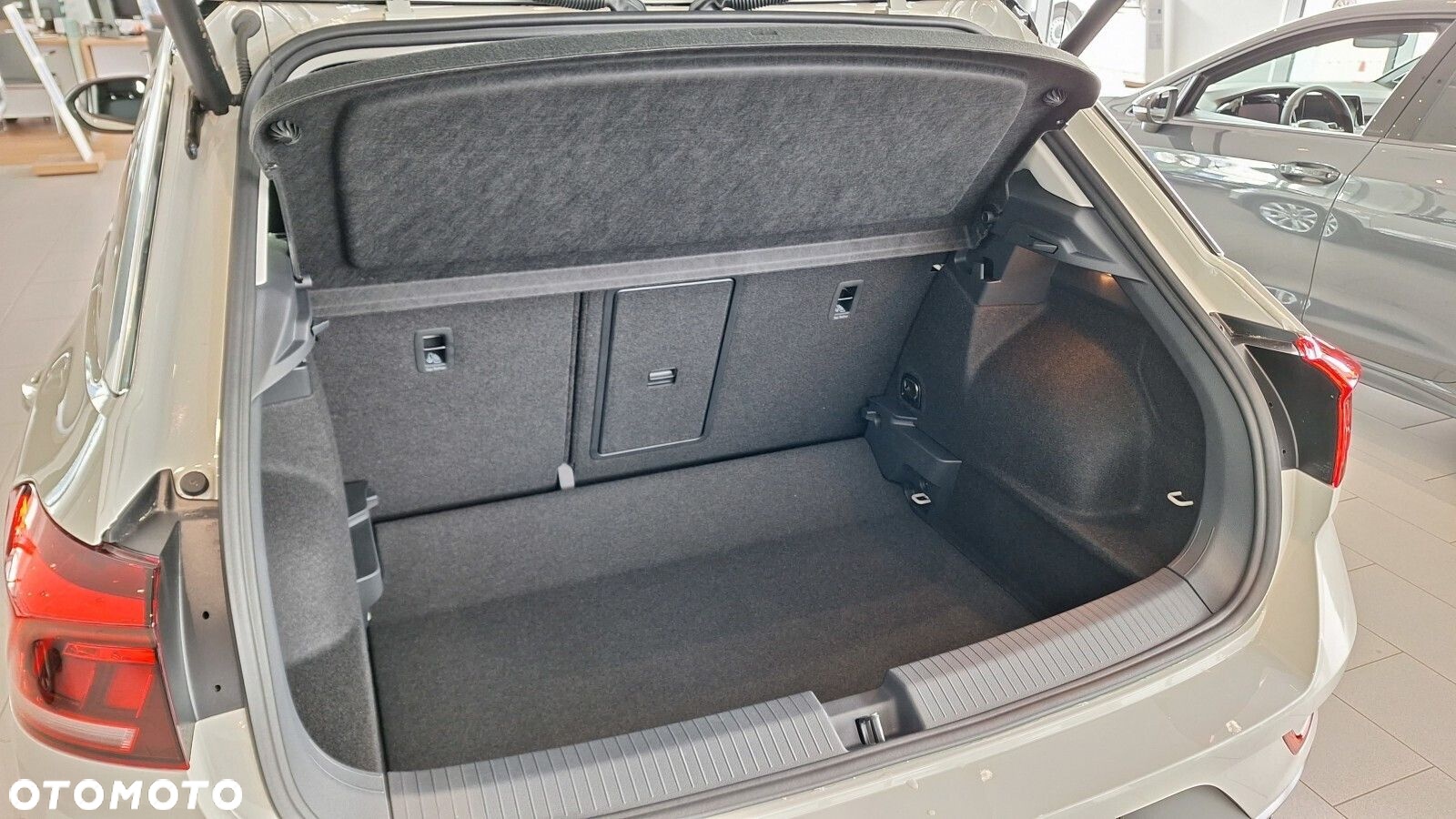 Volkswagen T-Roc - 8