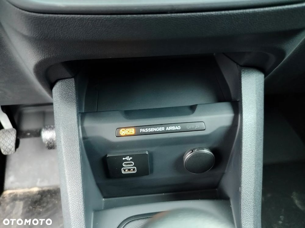 Ford Transit Courier - 13