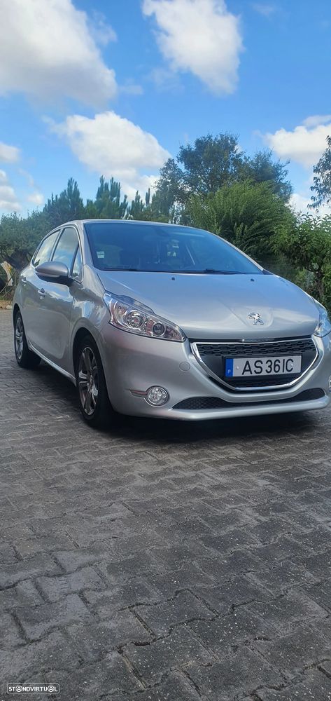 Peugeot 208 e-HDi FAP 92 EGS6 Stop&Start Allure - 2