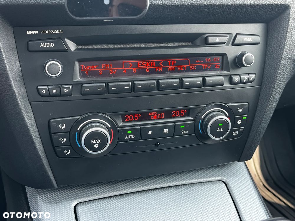 BMW Seria 3 318d Touring Sport Line - 29