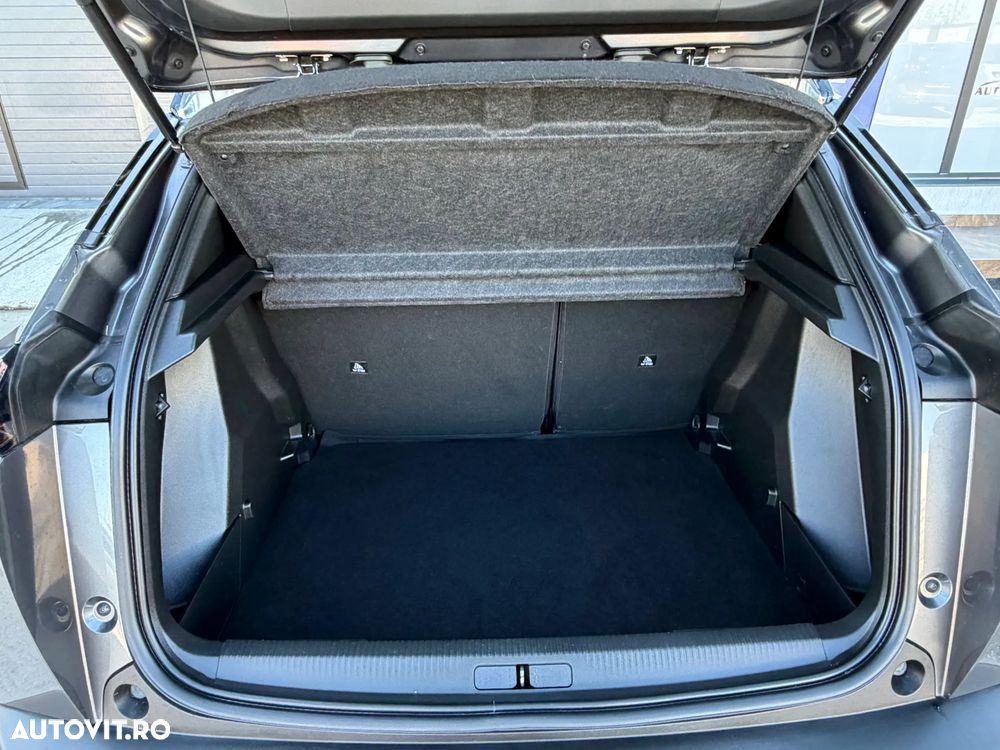 Peugeot 2008 PureTech 130 EAT8 GT Pack - 28