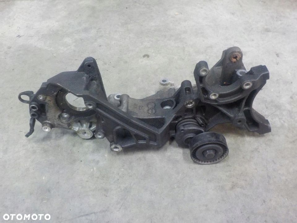 VW T5 2.0 TDI ŁAPA UCHWYT SILNIKA 03L903143C - 4
