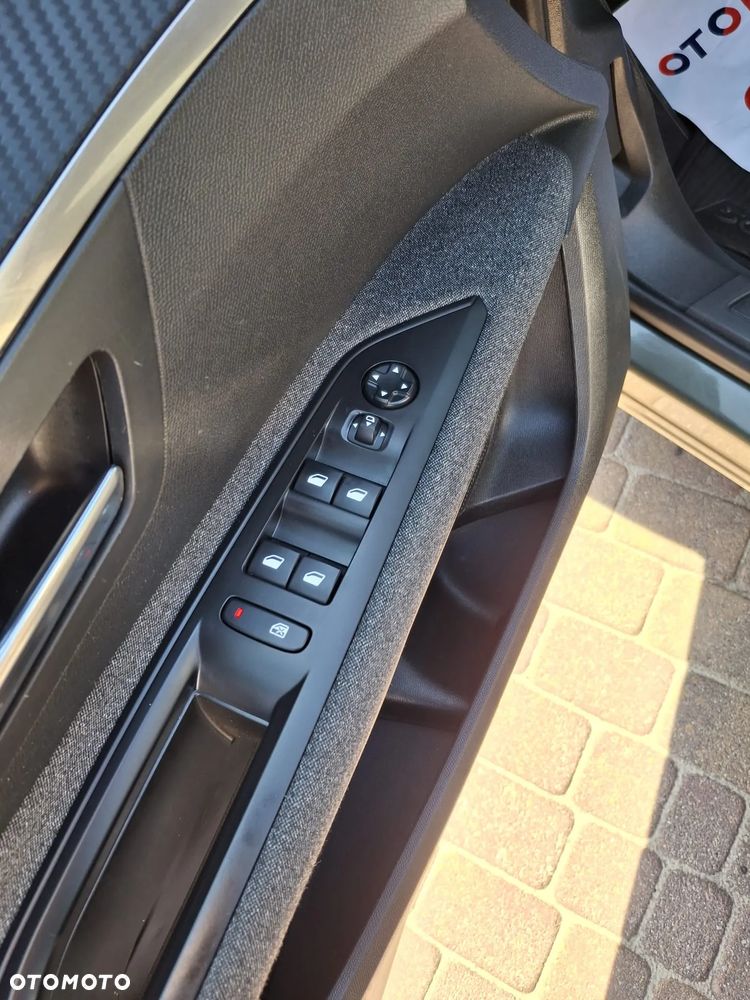 Peugeot 5008 1.5 BlueHDi Active S&S EAT8 - 23