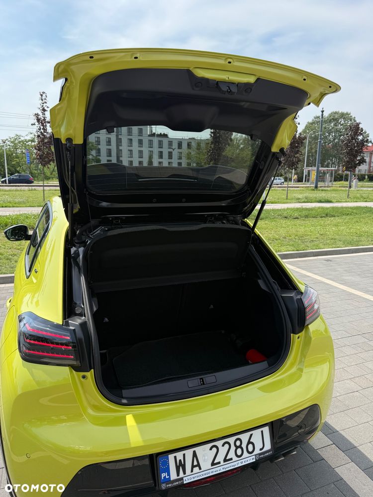 Peugeot 208 - 11