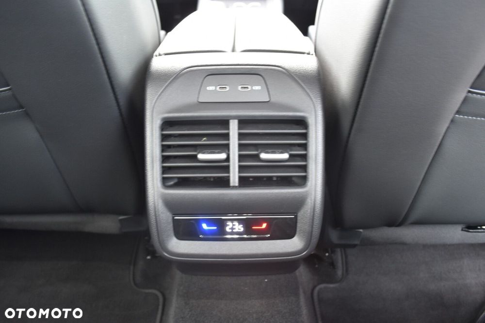 Volkswagen Passat - 34