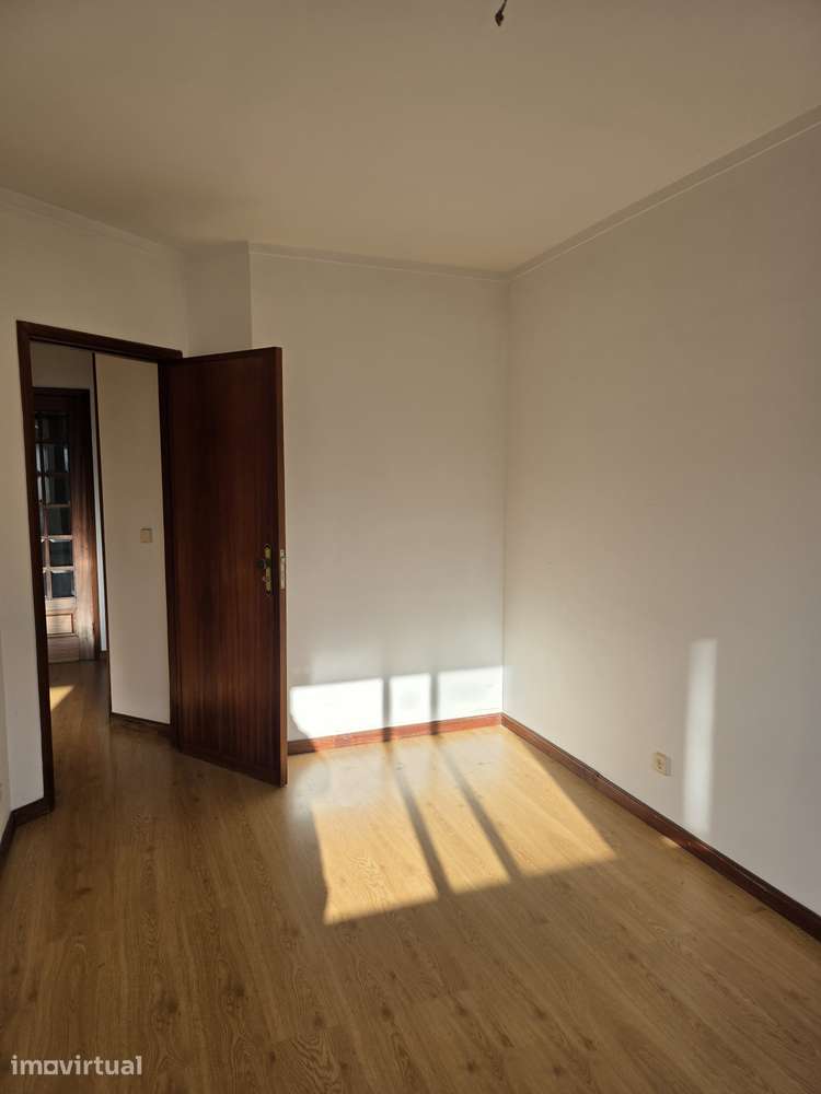 Apartamento T2+1 com 2 casas de banho e garagem - Grande imagem: 4/14