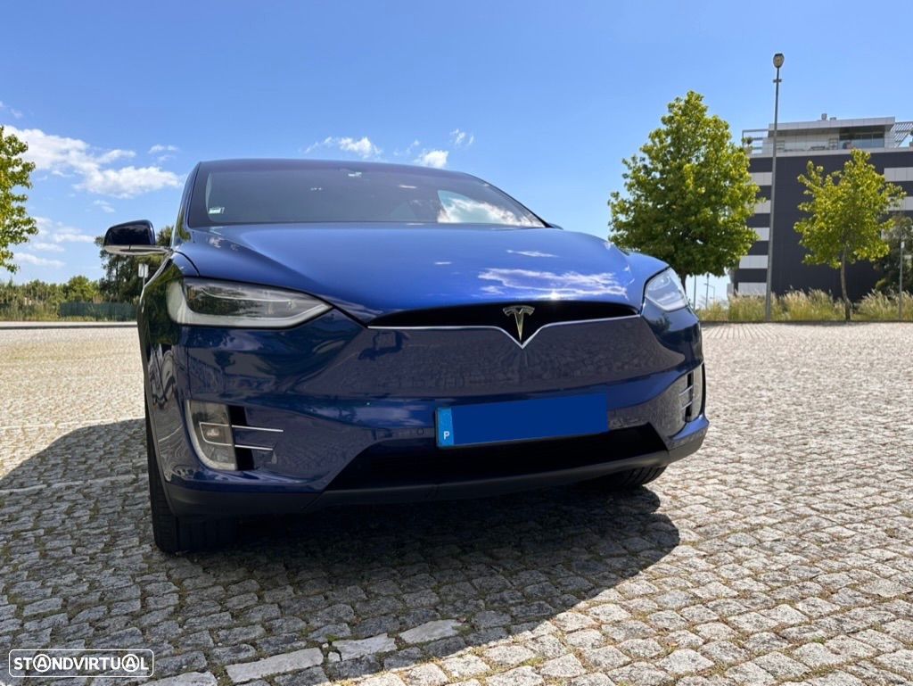 Tesla Model X 90D - 12