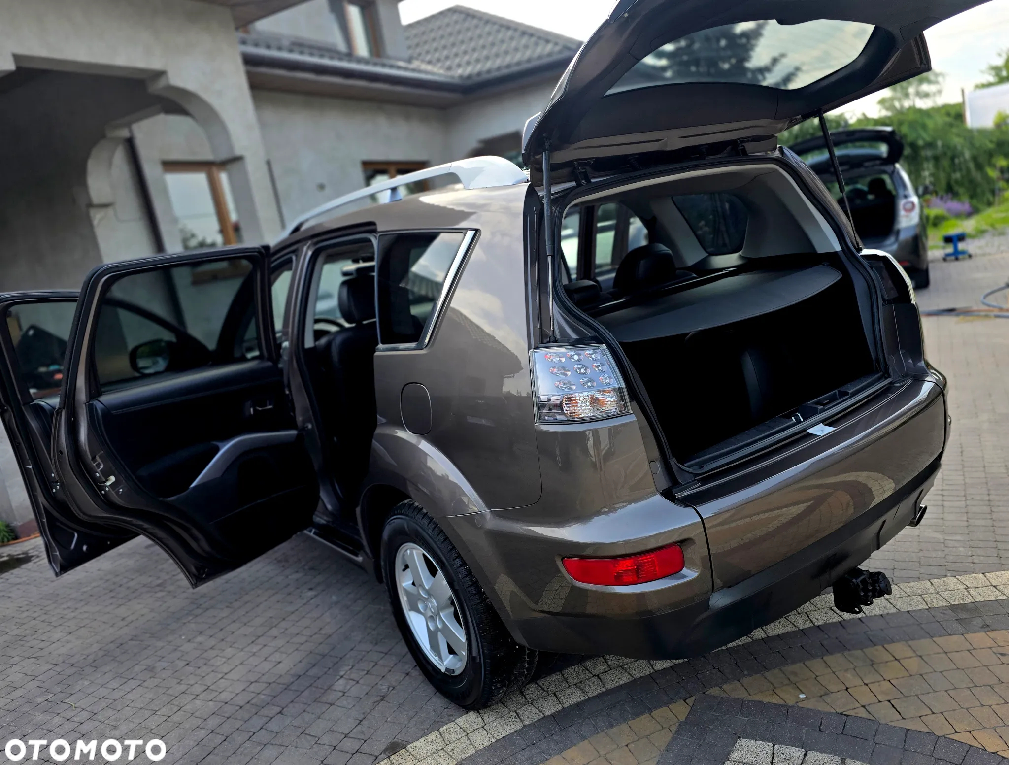 Mitsubishi Outlander - 11