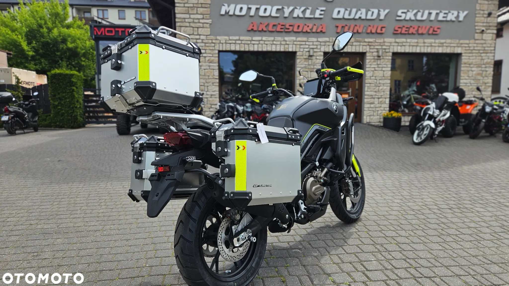 QJMOTOR SVT 650 - 3