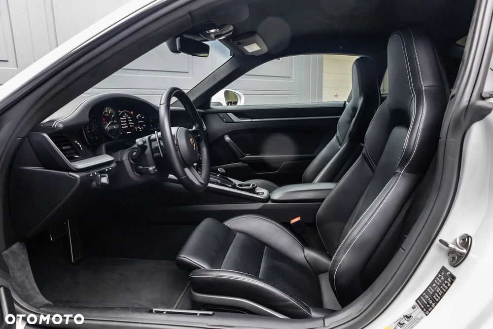 Porsche 911 Carrera 4 PDK - 15