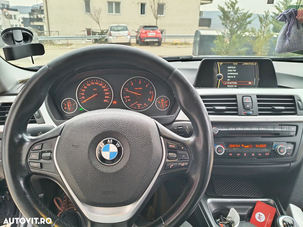 BMW Seria 3 318d Touring - 13