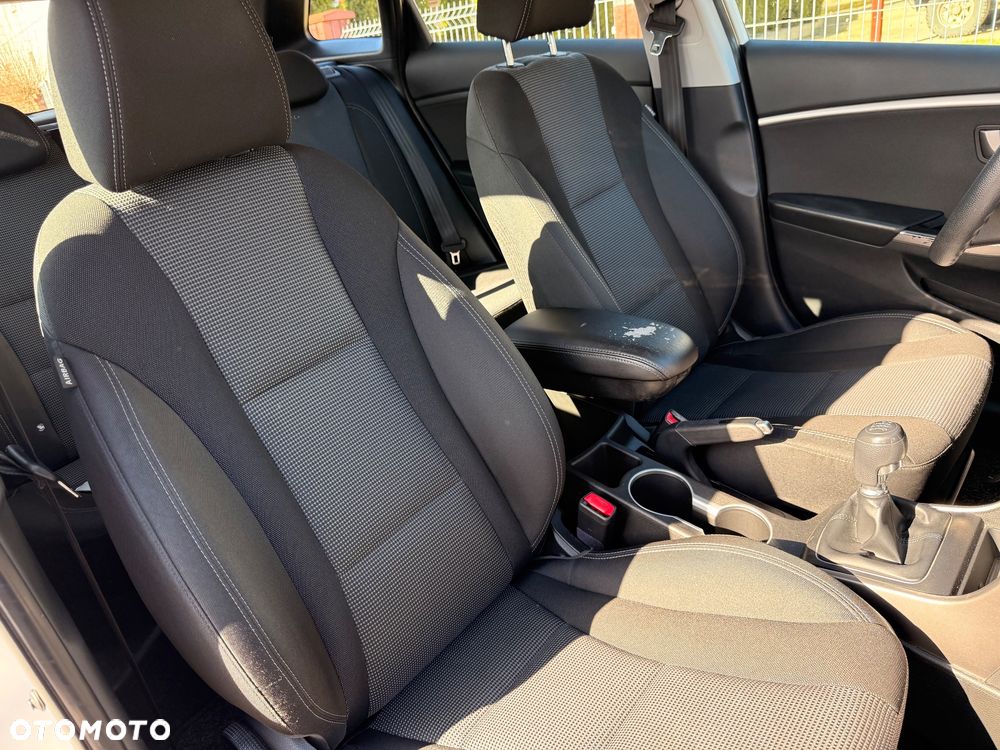 Hyundai i30 blue 1.6 CRDi Classic - 21