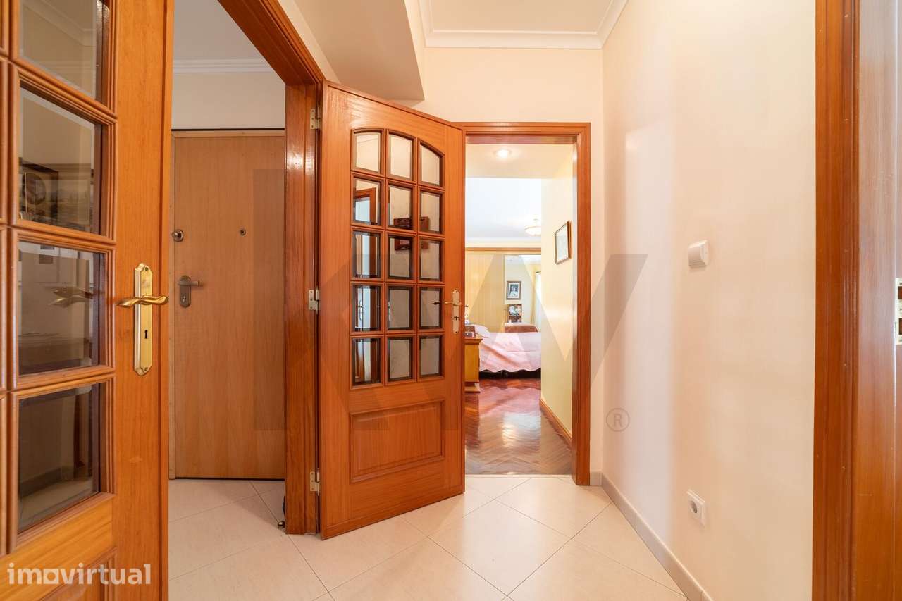 Apartamento T3 na Falagueira | 123 m2 | 2 WC |  Metro |  Estacionam - Grande imagem: 3/25