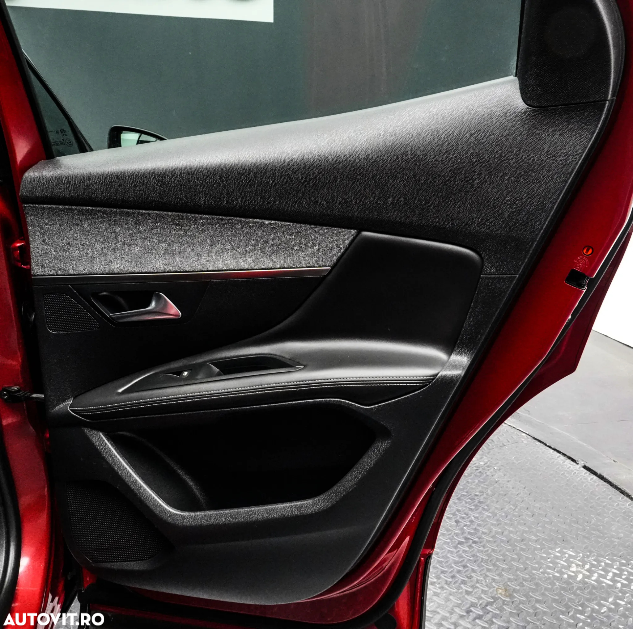 Peugeot 3008 1.5 BlueHDI S&S Allure - 29