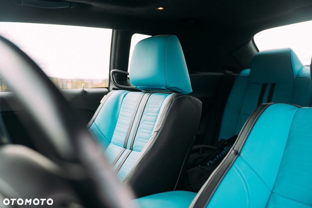 Dodge Challenger - 16