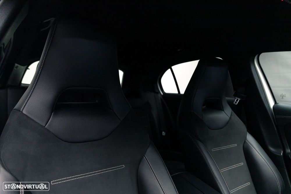 Mercedes-Benz A 250 e AMG Line - 21