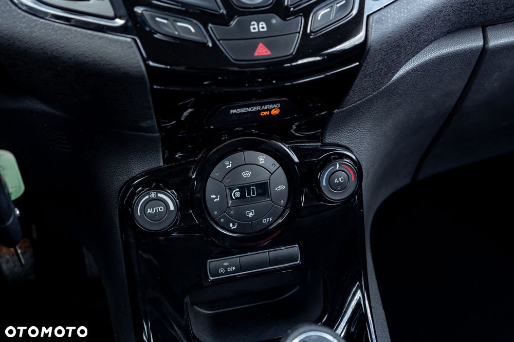 Ford Fiesta 1.0 EcoBoost Titanium - 29