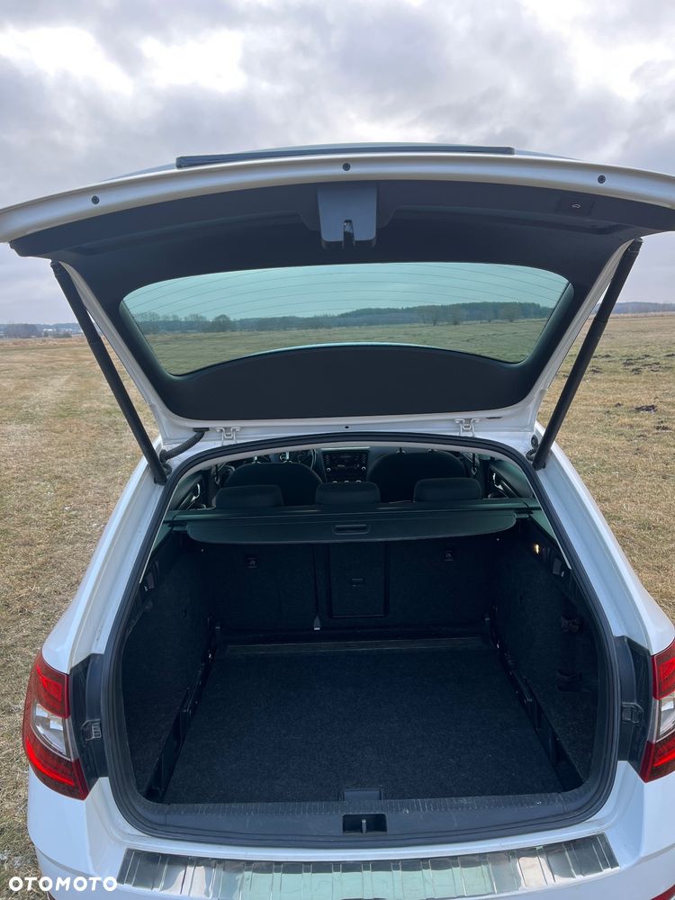 Skoda Octavia Combi 2.0 TDI DSG Style - 7