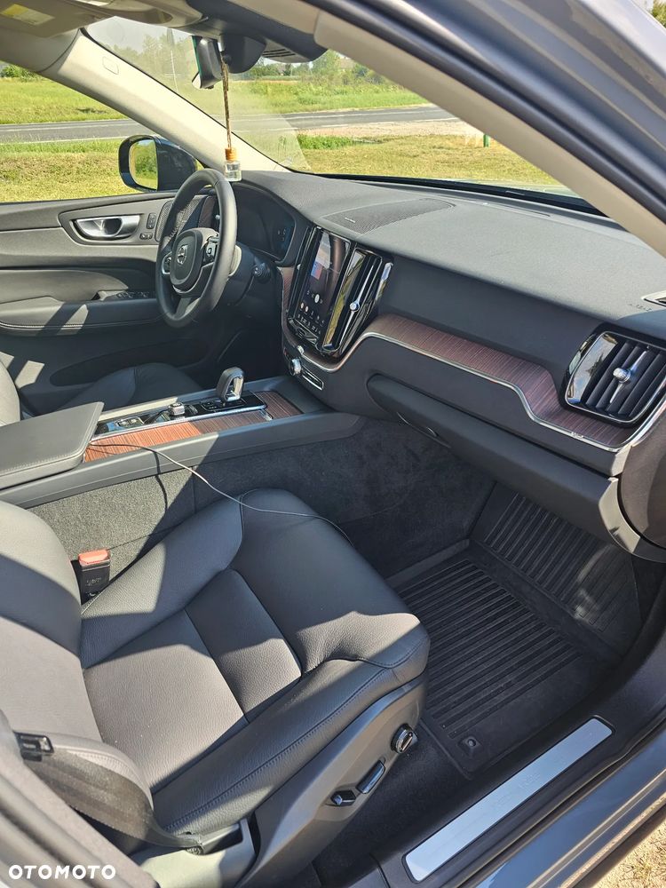 Volvo XC 60 T8 AWD Recharge Plus Dark - 11