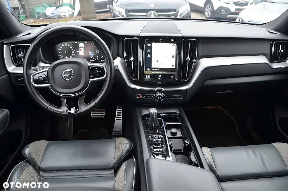 Volvo XC 60 D4 R-Design - 11