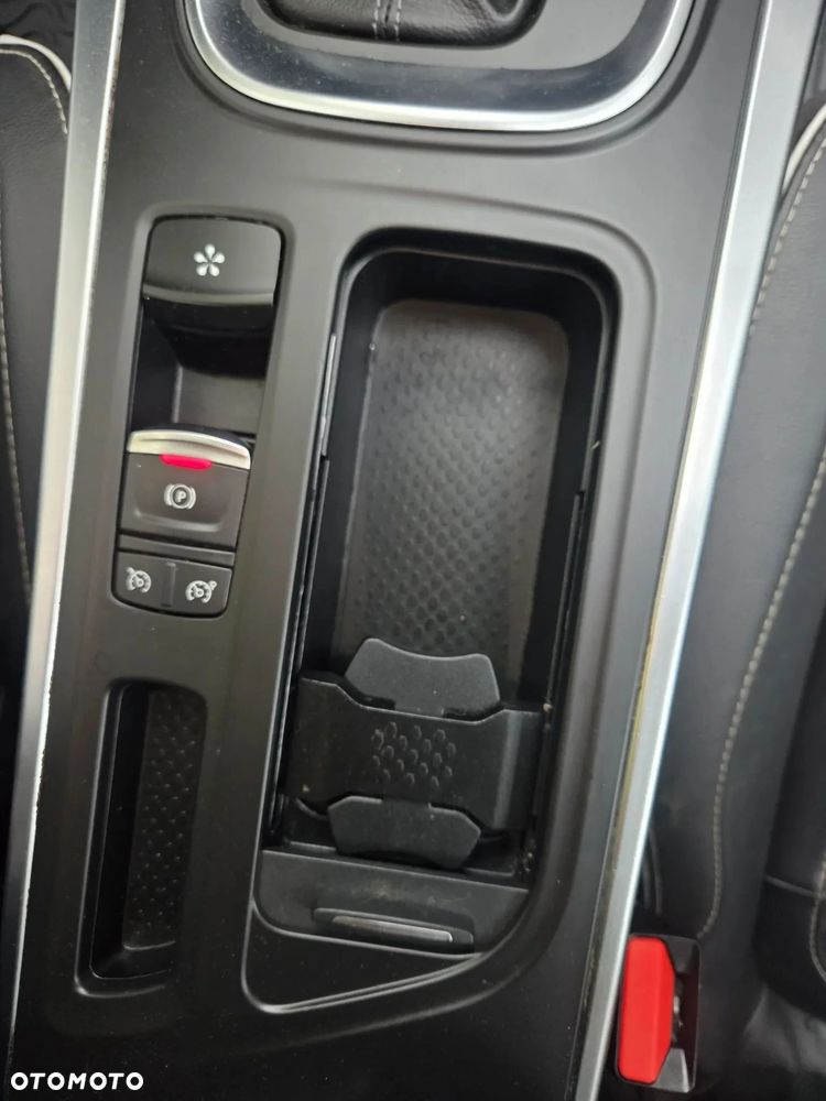 Renault Megane ENERGY TCe 130 EDC BOSE EDITION - 32