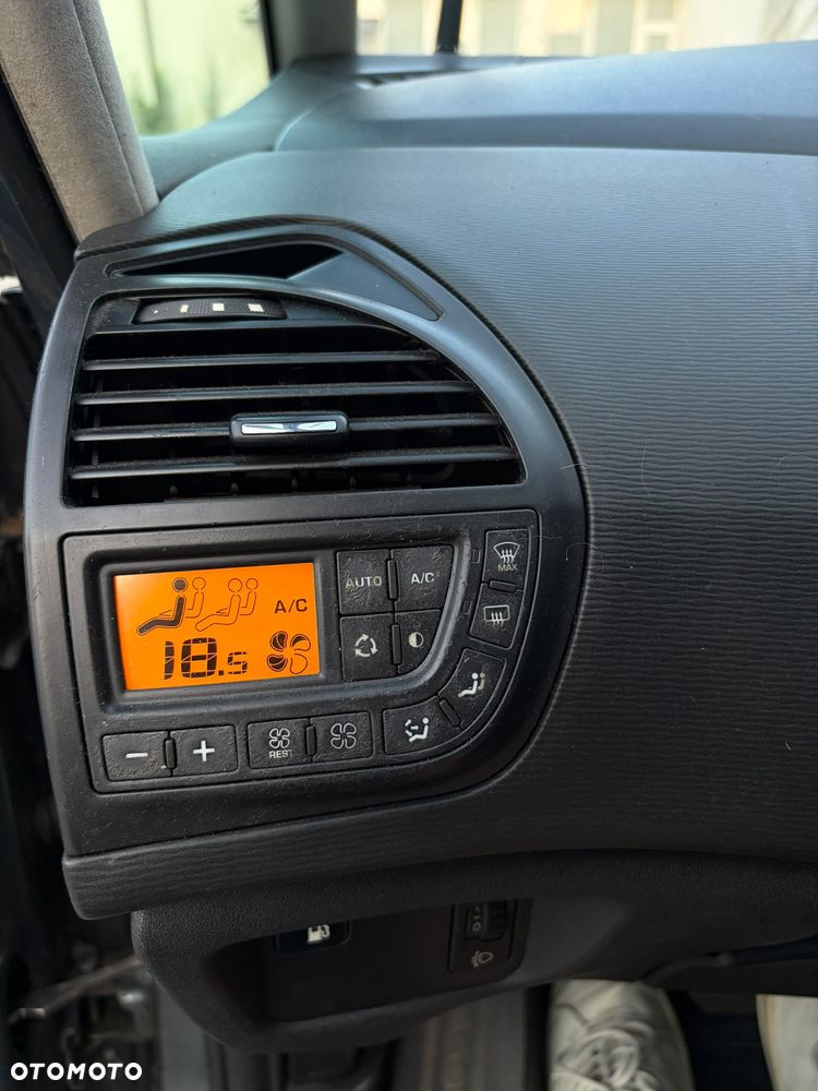 Citroën C4 Picasso 2.0 HDi Impress Exclusive - 16