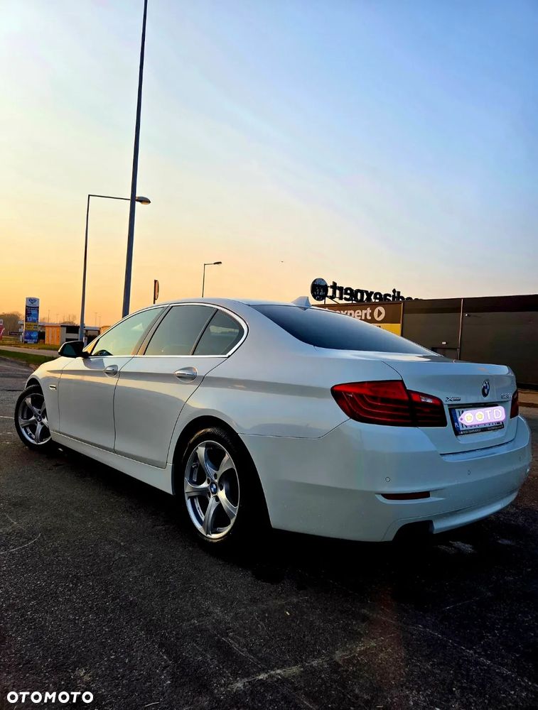 BMW Seria 5 528i xDrive Luxury Line - 2