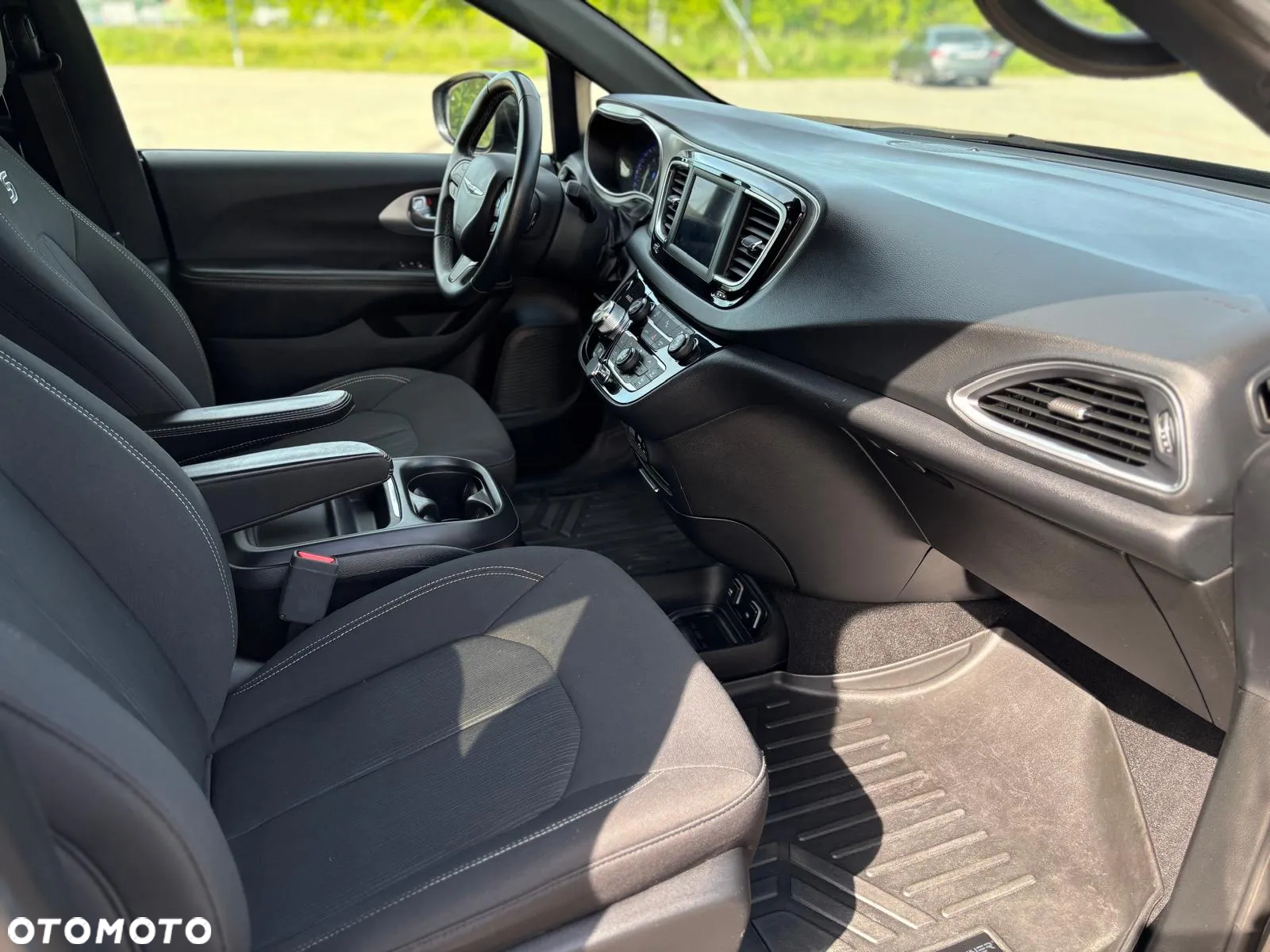 Chrysler Pacifica - 17