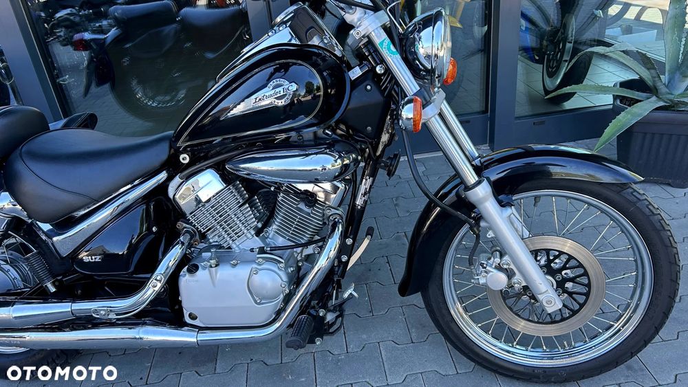 Suzuki Intruder - 5