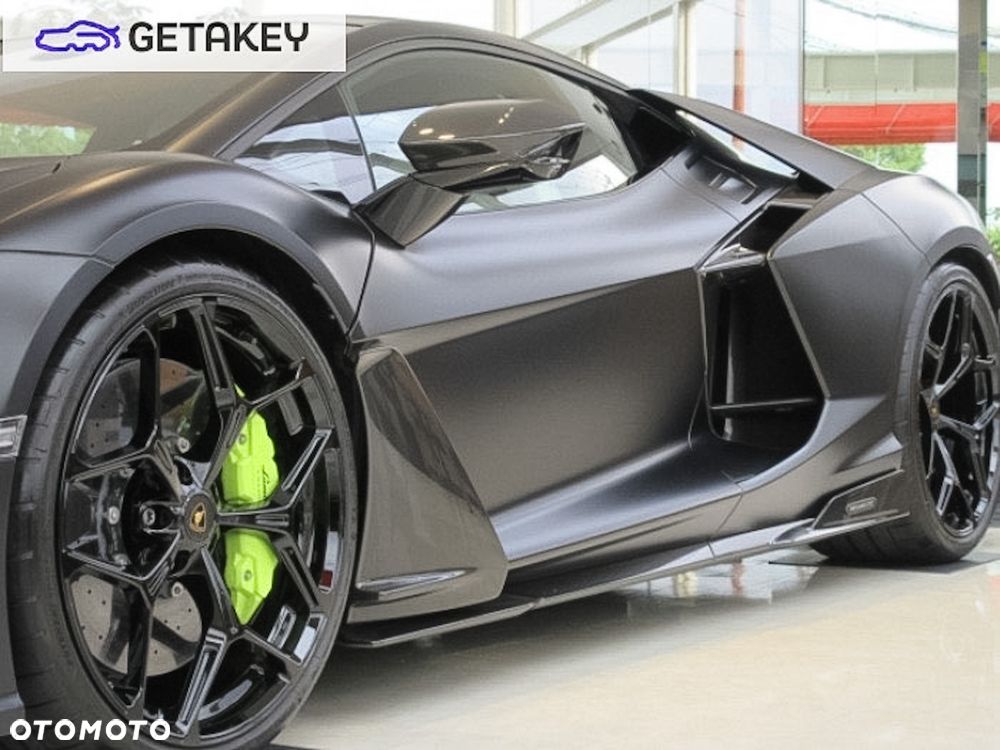 Lamborghini Revuelto - 4