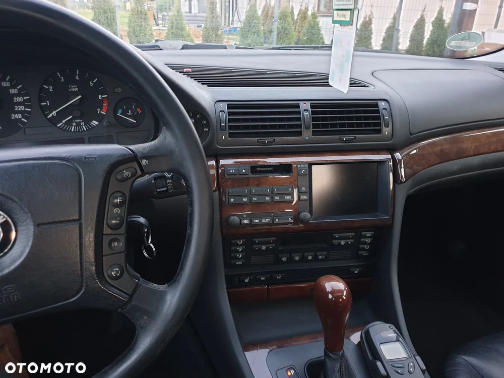 BMW Seria 7 - 11