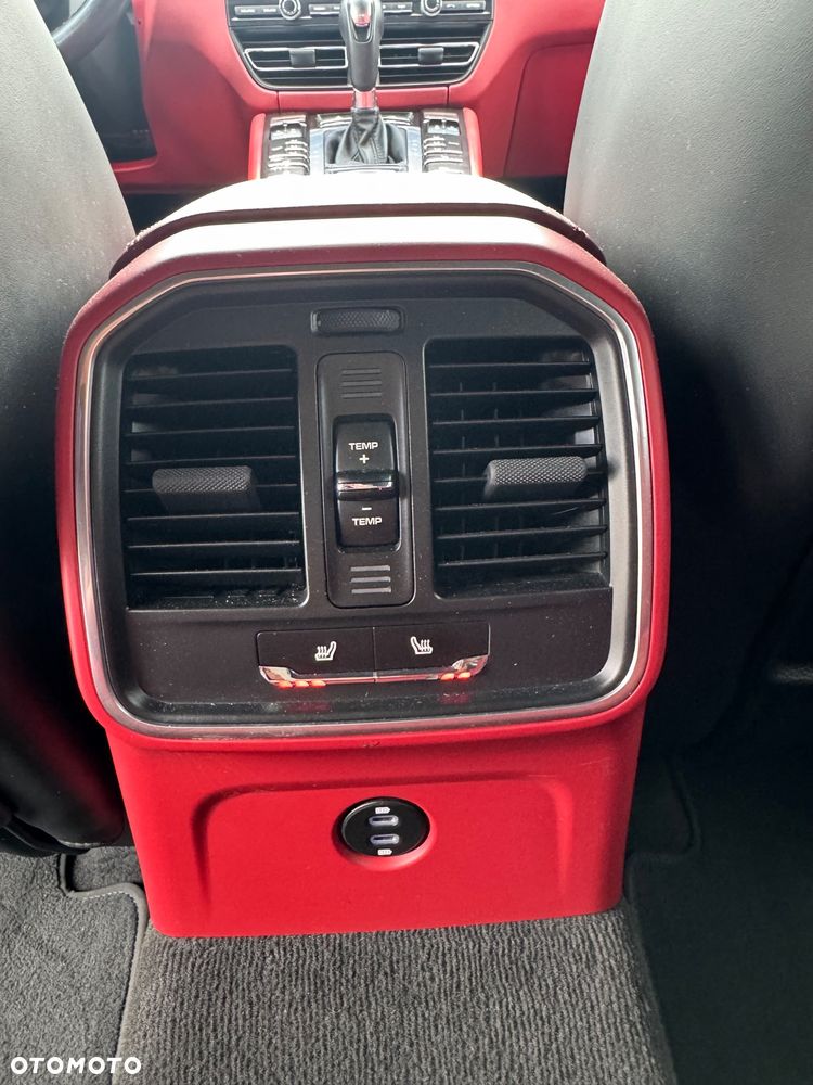 Porsche Macan - 32