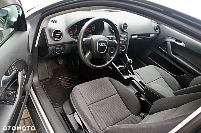 Audi A3 3-drzwiowe 1.6 Ambiente - 16
