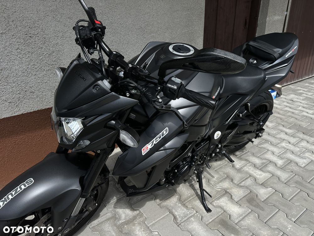 Suzuki GSX - 14