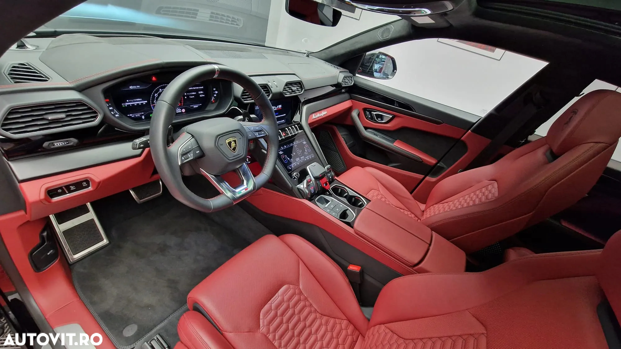 Lamborghini URUS - 12