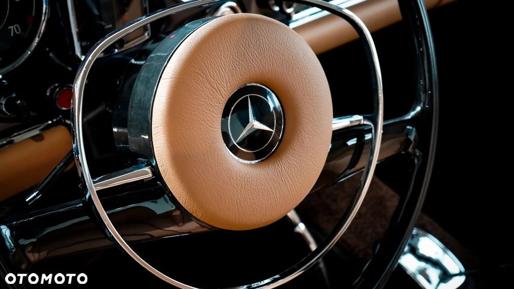 Mercedes-Benz 280 - 30