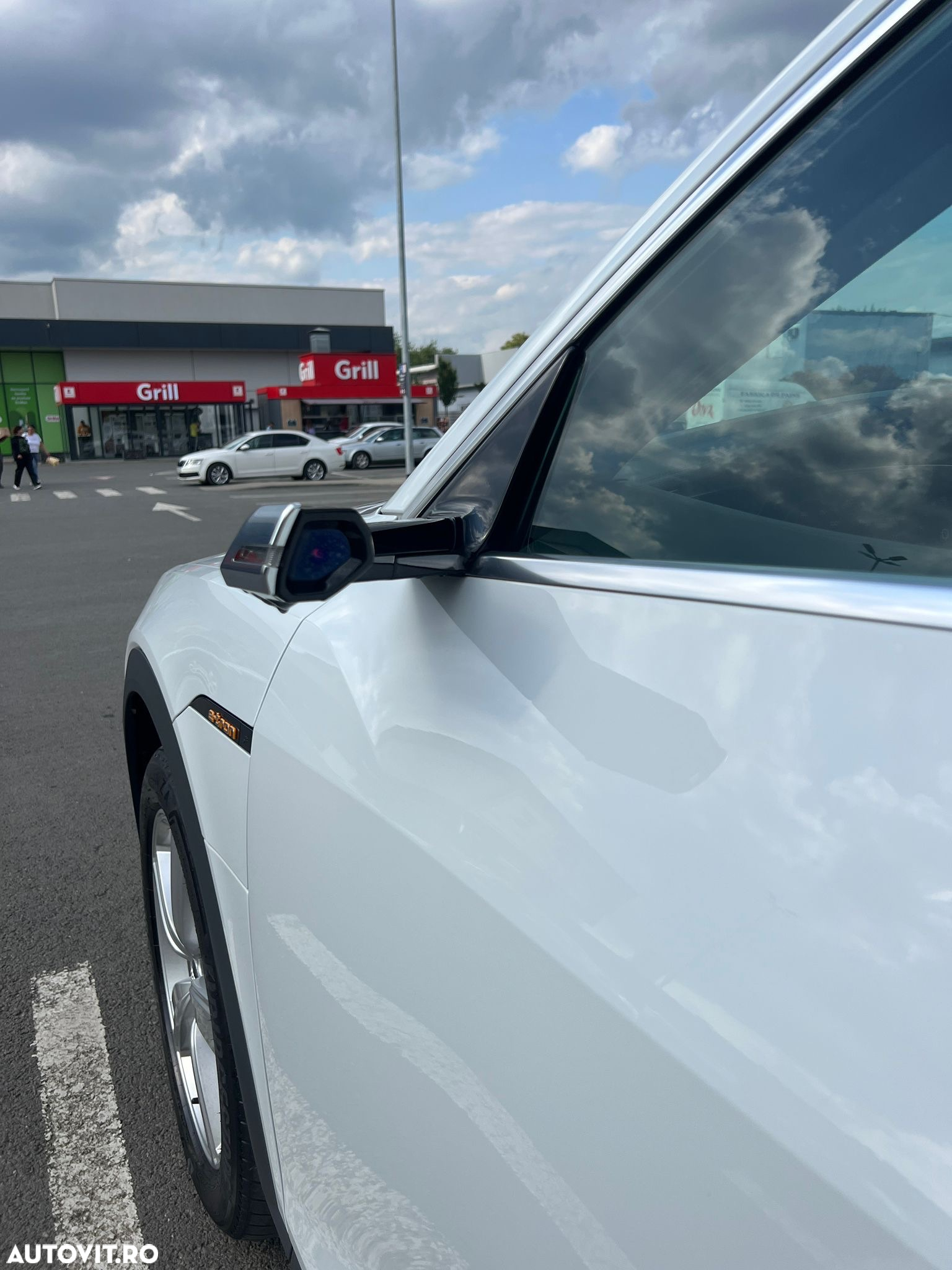 Audi e-tron quattro S - 5
