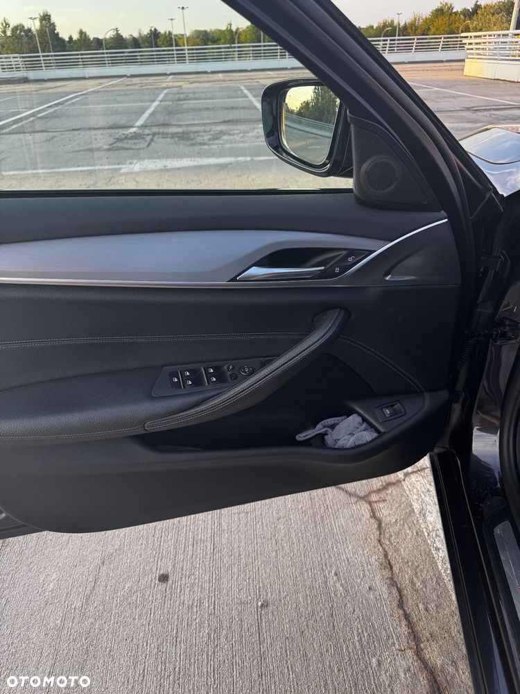 BMW Seria 5 520d Sport Line - 25