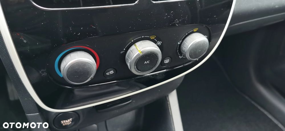 Renault Clio 1.2 16V 75 Experience - 10