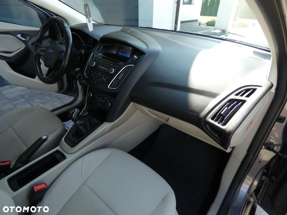 Ford Focus 1.6 Trend - 23