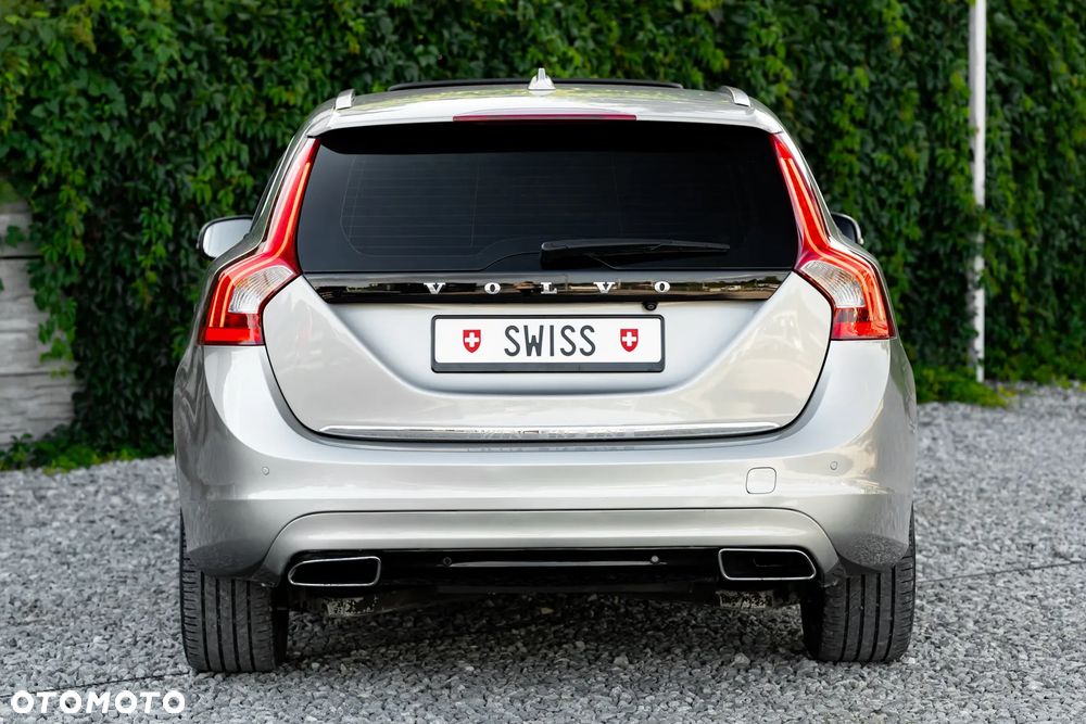 Volvo V60 D6 AWD Plug-in Hybrid Momentum - 10