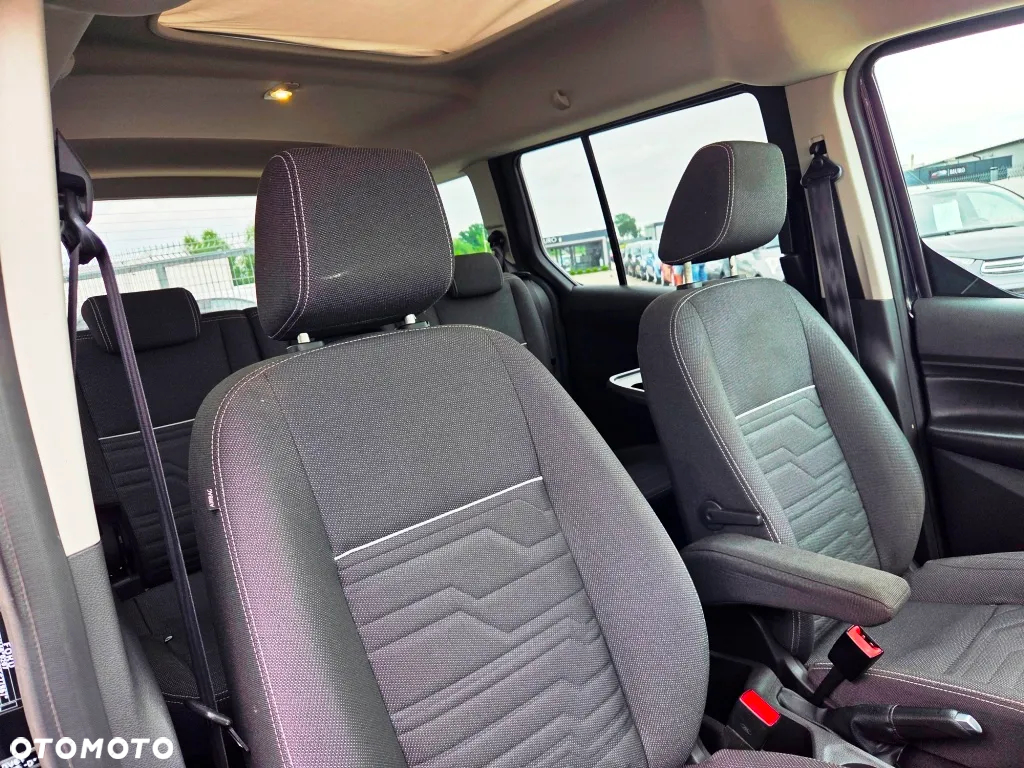 Ford Tourneo Connect Grand - 33